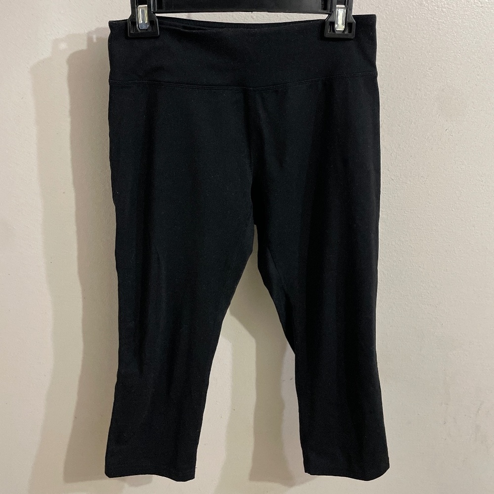 Soybu Black Capri Leggings